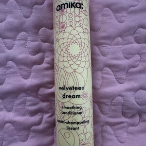amika Velveteen Dream Smoothing Conditioner - Cream and Purple